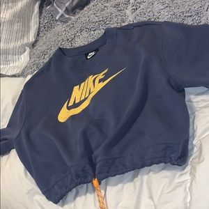 nike tie string  crop shirt